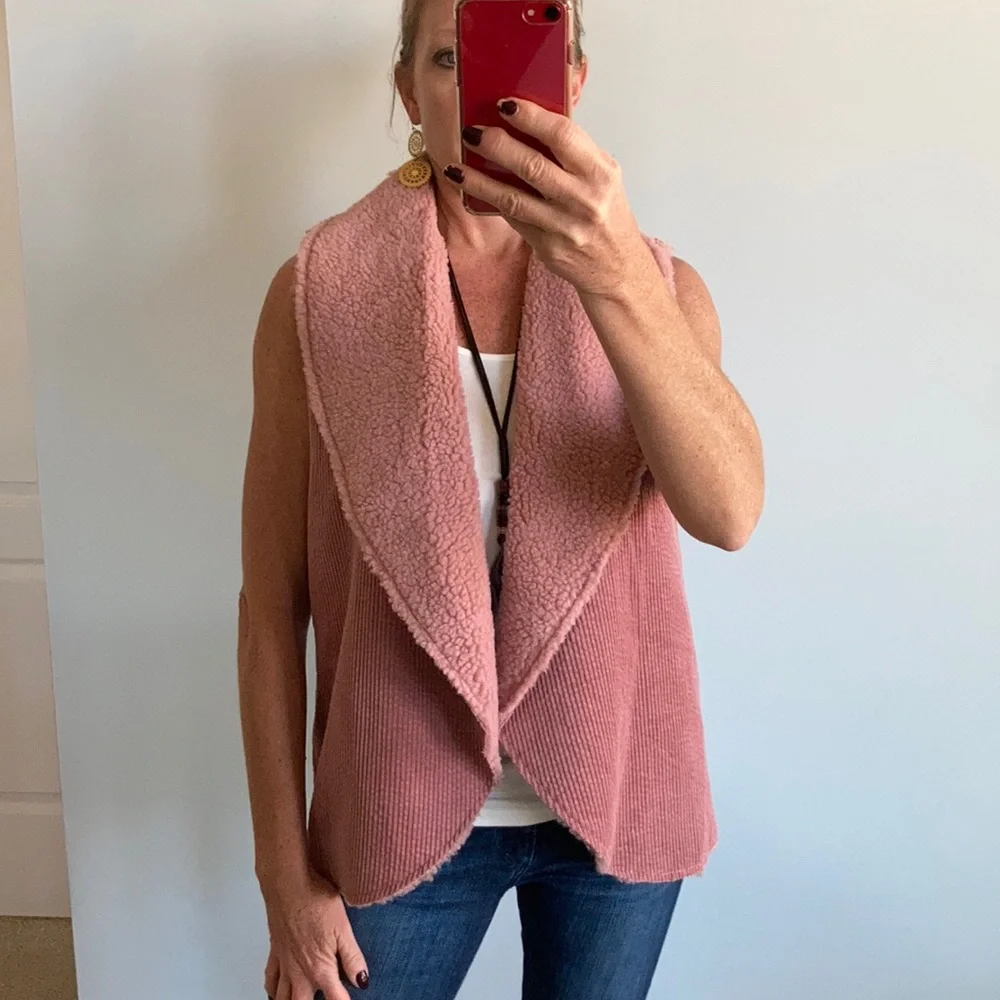Mauve Color Sherpa & Corduroy Vest - Picture 3 of 9